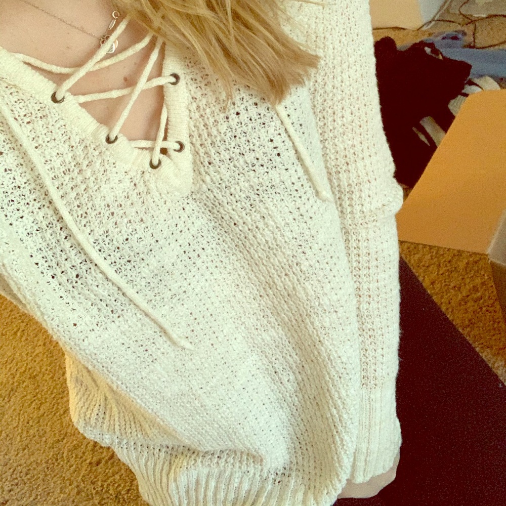 Lace up sweater 🤍
